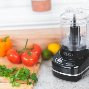 3-Cup Mini Chopper. black color